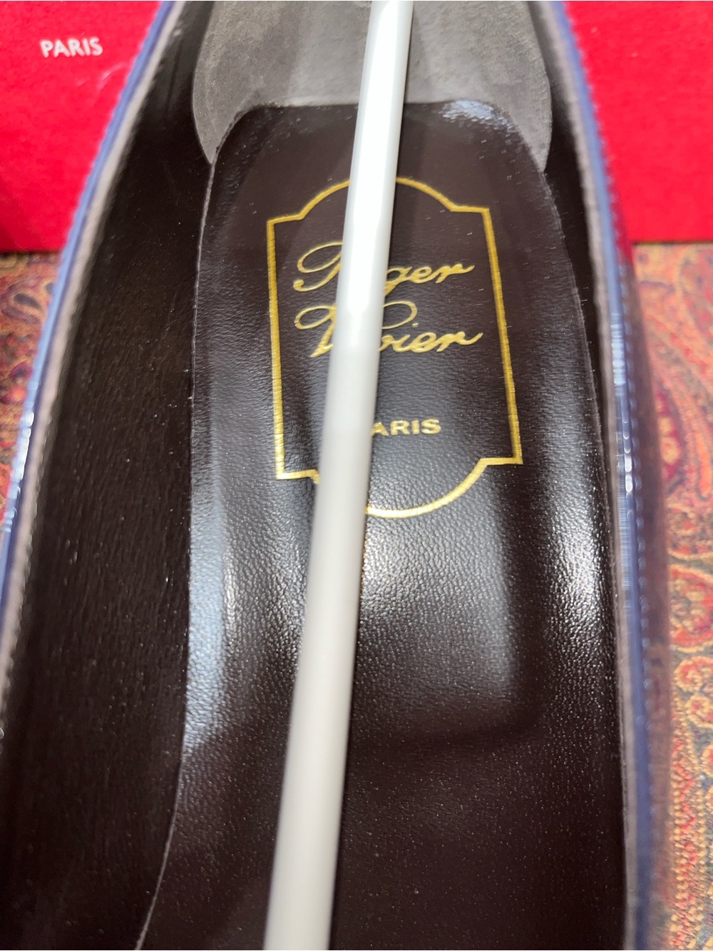 Roger Vivier Navy Patent Décolleté Bell Pumps w Gold Buckle - EU 38.5 - NWT - Picture 11 of 14
